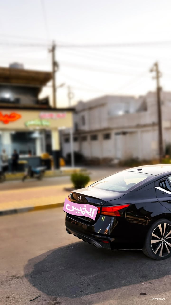 السلام عليكم سياره للبيع نيسان التيما موديل 2020 وارد امريكي مواصفات SR محرك وكير شرط الضرر فقط بونيد بارد وجاملق فقط بدون دواخل شرط ماشيه77 الف فقط السعر$130 قفل رقم الهاتف
***********

نص مكتوب في الصور:
- الخميس