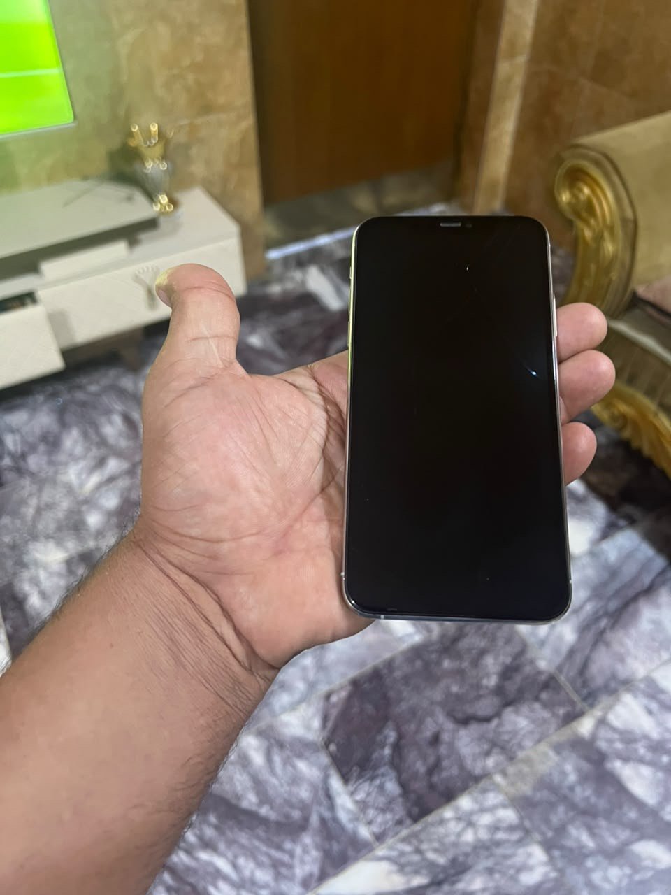 سلام عليكم ايفون 11 برو ماكس ذاكره 256 مفطور لكلاس. مثل ماواضح بلصوره مامفتوح ابد مكاني بغداد بلديات***********