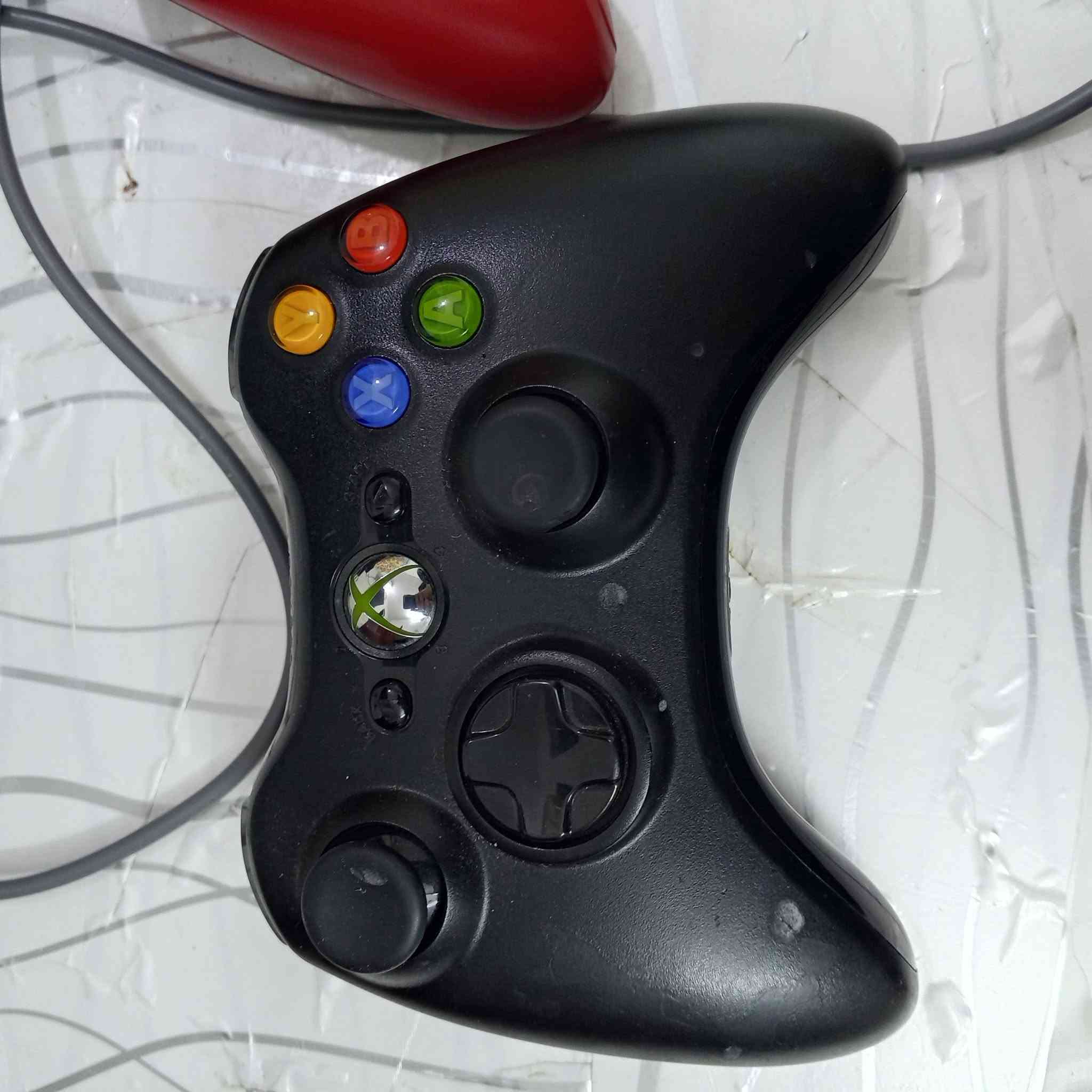 اكس بوكس 360 مهكر حيل نظيف يحتوي 240 لعبة و2 جوستك وإضافة إلى الكارتونه موجودة غراض كامله شرط ع الفحص السعر ((130)) وبي مجال بسيط للتواصل 
*********** 
عنواني بغداد للتفاصيل أكثر تواصل وياي خاص وتدلل
