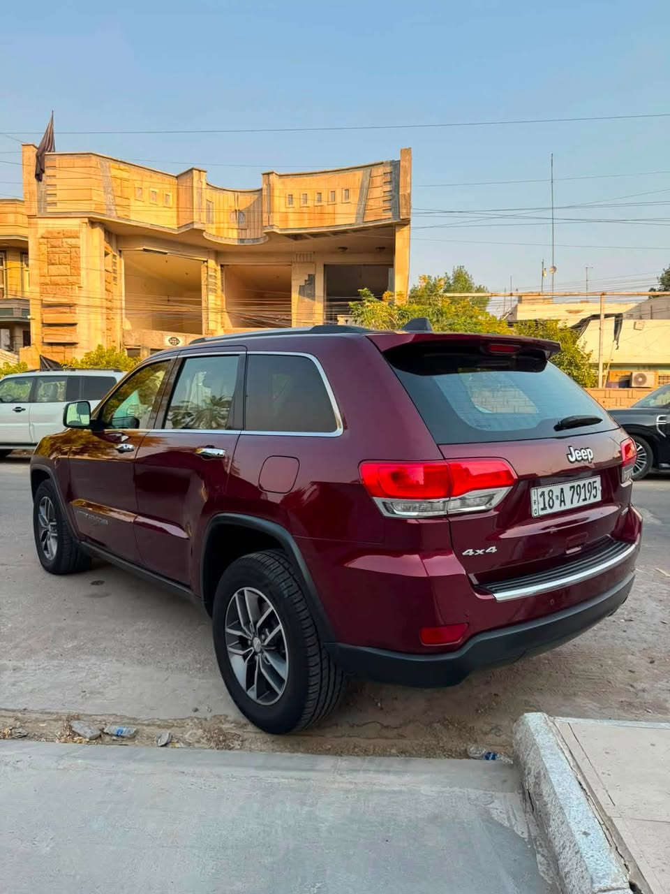 يالله السلام عليكم
جيب لاريدو للبيع 2017 4x4 
سونار مرفق بل نشر 
قطعتين تبدين اصليات بدون صبغ 
فتحه.  بصمه. مانع انزلاغ رادار جانبي رادار   خلفي رادار امامي حساسات لسياره فول للخير 
تخم تاير صدر امامي خلفي 
سنويه جديده تحويل اشاير بل مري 
لسياره فول للخير خير من الله 
مكان السياره بغداد 
السعر والاستفسار انتصل على الرقم
***********

