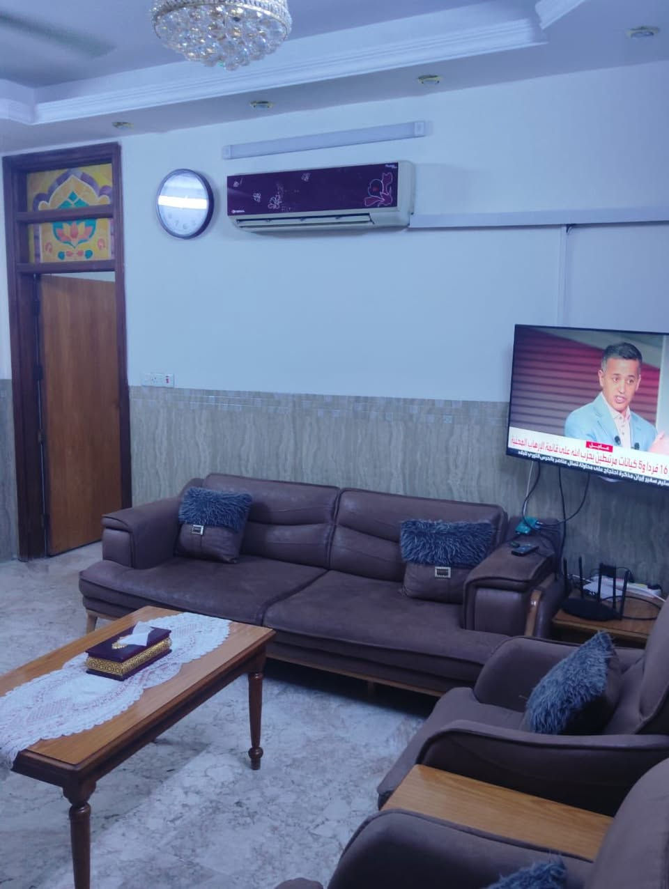 تحيه طيبه للبيع دار ملك صرف حي الجامعه بناء سنه 2021.   عالي عن الشارع 4 نوم استقبال كراج حديقه مطبخ كلدور خدمات منطقه كامله الخدمات السعر 650 وقابل للتفاوض المساحه 300 م واجه 15 نزال 20 م

نص مكتوب في الصور:
- 16 فرداً و5 كيانات مرتبطين بحزب الله على قائمة الإرهاب المحلية
- تسليم سفير إيران مذكرة احتجاج على محاولة تسلل عناصر بالحرس الثوري للبلاد