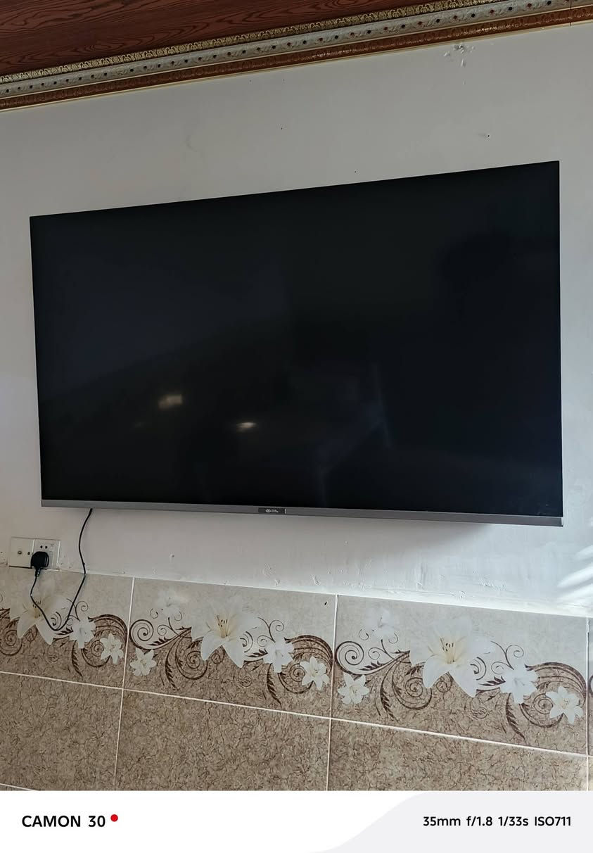 شاشه حجم 65 جديده مستعمله سبوع واحد شاشه فول انترنيت تجمع جميع لبرامج نوع سوبر لمعروف لبيع مستعجل سعر 700 بيهه مجال بسيط للتواصل *********** واتساب
