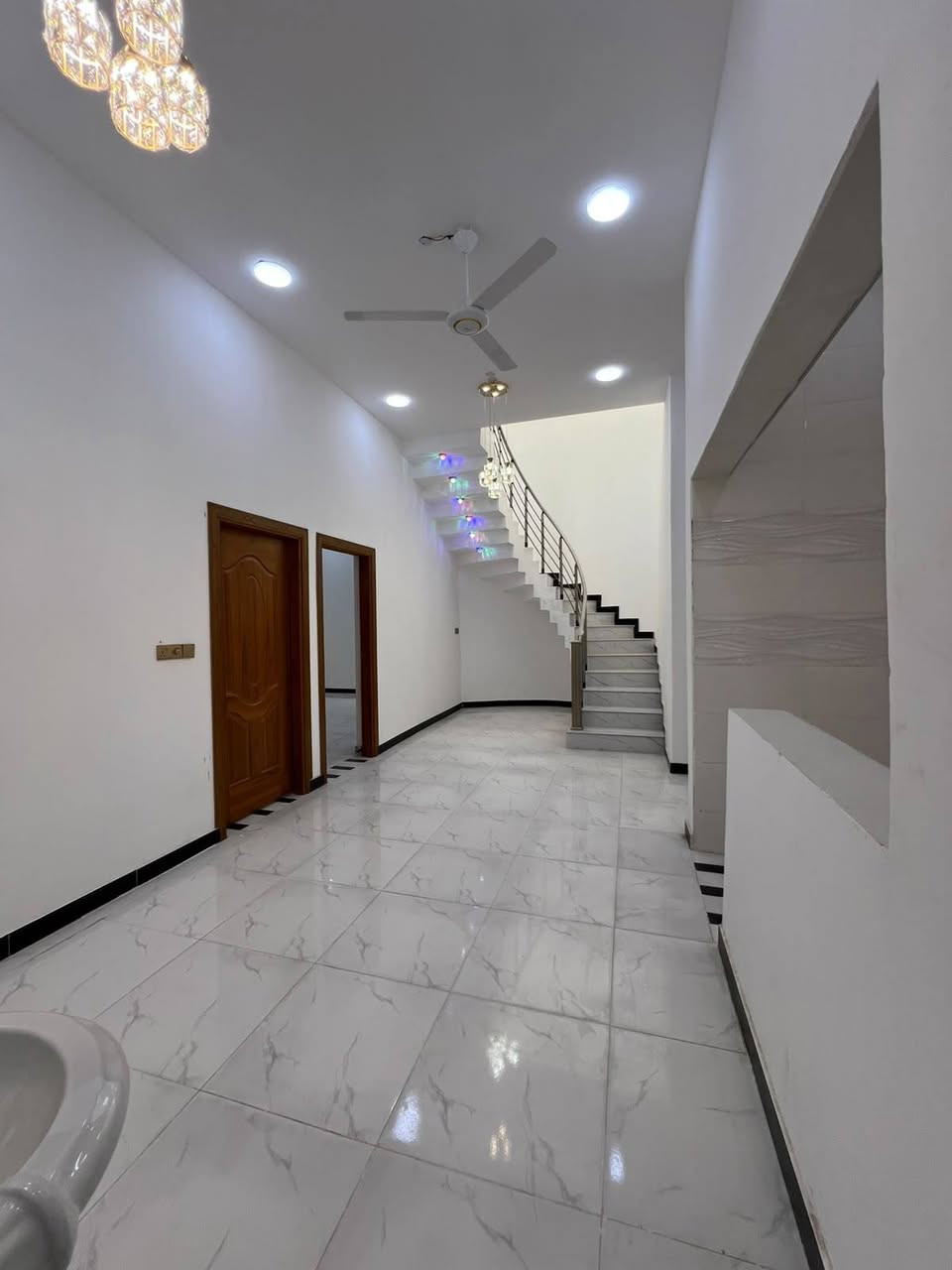 🏡 فرصة مميزة – 3 بيوت للبيع في أبو الخصيب / حمدان
🔹 يتوفر 2 بيوت للبيع، مساحة كل بيت 150 م².
*********** 
✅ مواصفات البيت:
• غرفتا نوم
• صالة
• ديوان
• مطبخ (حار وبارد)
• صحيات داخلية وخارجية
• جميع الخدمات متوفرة (ماء، كهرباء، تبليط)

📍 العنوان: أبو الخصيب – حمدان

💰 السعر: 85 مليون دينار للبيت الواحد، قابل للتفاوض.

📞 للاستفسار أو حجز موعد للمعاينة، راسلنا على الخاص أو اتصل بنا ***********
