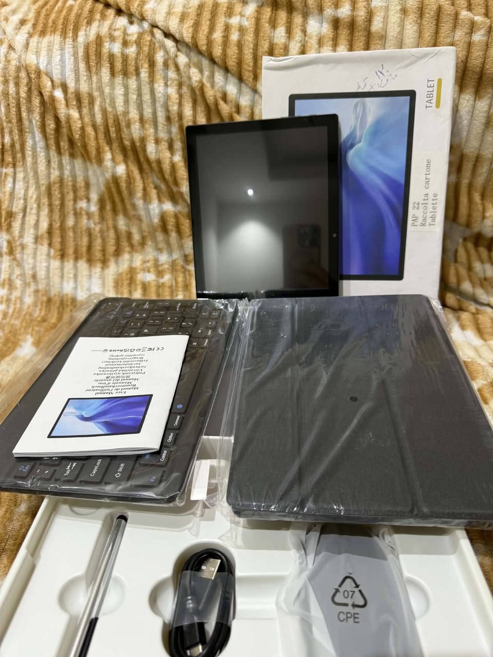 اسم الجهاز PAP 22 Raccolta Cartone Table📱
📱 الشاشة: 10.1 إنچ
💾 التخزين: 64GB أو 128GB حسب النسخة
🧠 الرام: توجد نسخة 4GB RAM + 64GB
🤖 النظام: Android 13، وبعض الإعلانات تذكر Android 14
📶 Wi-Fi
⌨️ يدعم كيبورد وقلم، وبعض الحزم تأتي مع ماوس
🔌 الشحن: 5V / 2A ظاهر على ملصق الجهاز
📷 كاميرا خلفية موجودة
السعر ١٥٠ وبي مجال
بغداد حي العامل الاتصال ***********
