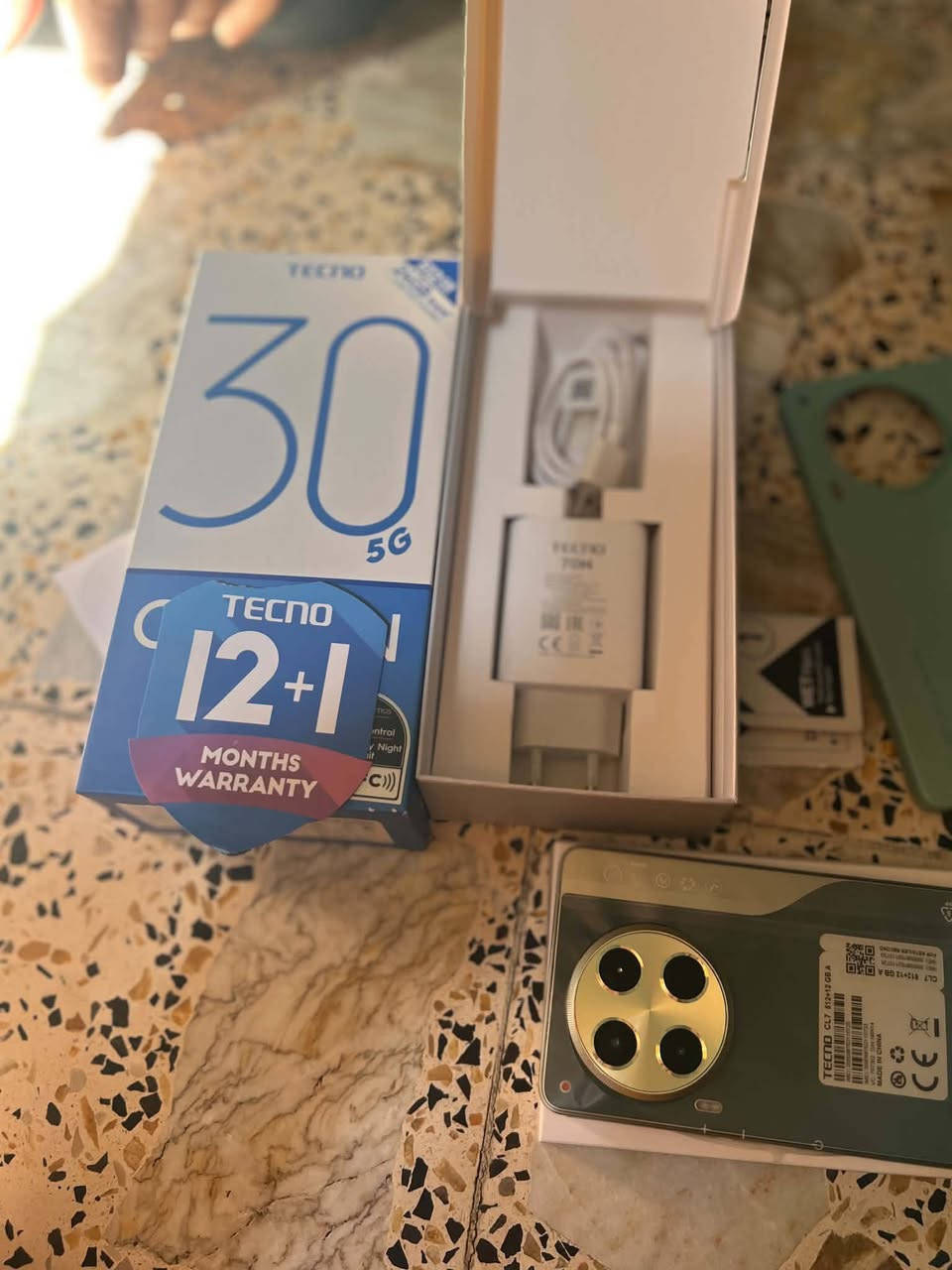 للبيع كمون 30برو فاجئ  الذاكره 512 العشوائيه 12+12 يعني 24 فول  الكاميره 50 مكباكسل  مستعمل سبوعين  2 رقم ***********
