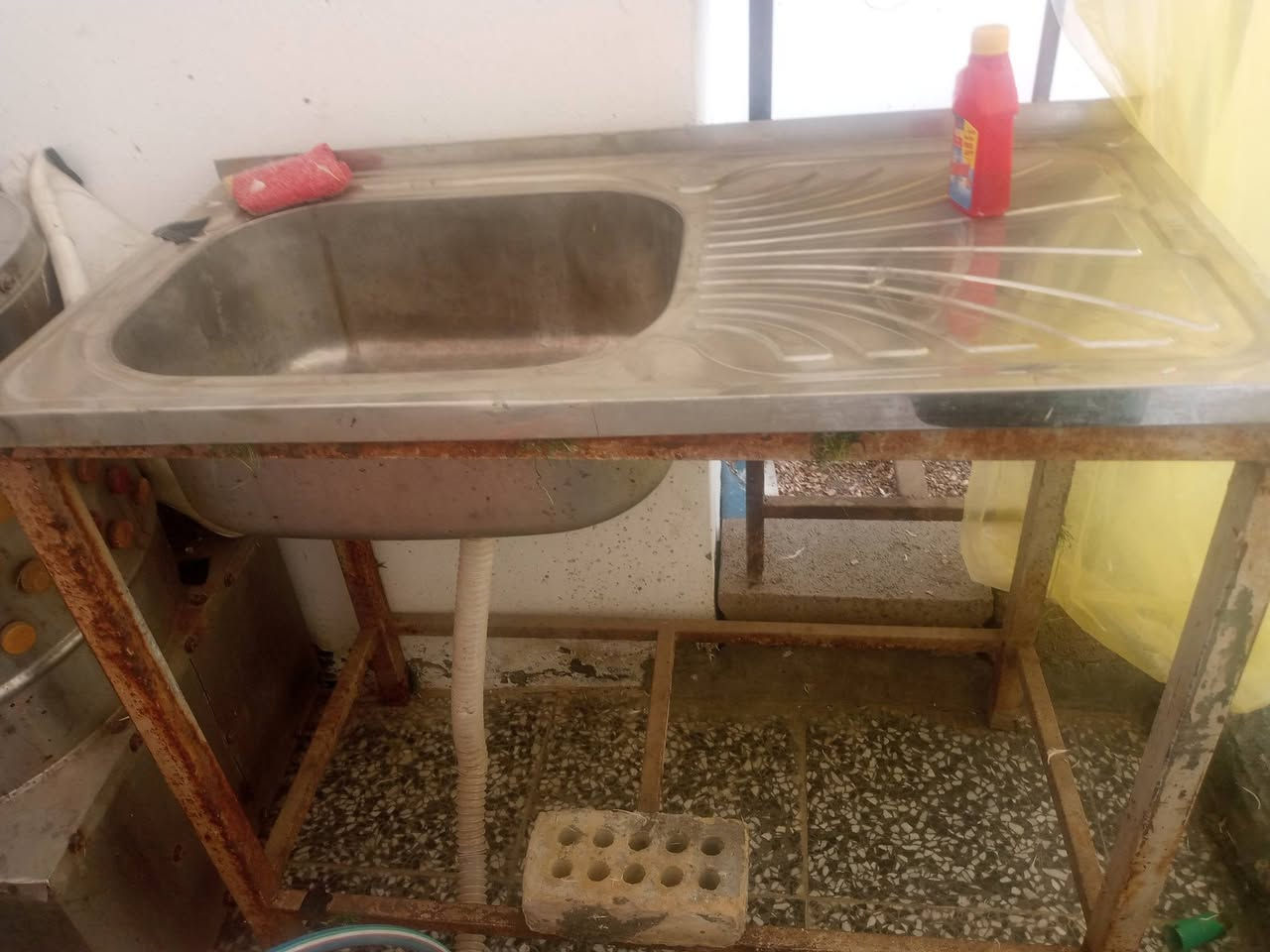 مجزرة دجاج للبيع
هلاسة 
سنك 
تانكي مي 
طباخ 
ميزان 
قفص دجاج حديد 
مبردات ثنين 
مفرغة 
إضافة إلى ملحقات إضافية
***********
