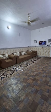 للبيع قرب شهداء العبيدي الثالثة بحي السفير ثاني بيت من الركن قرب مدرسة...