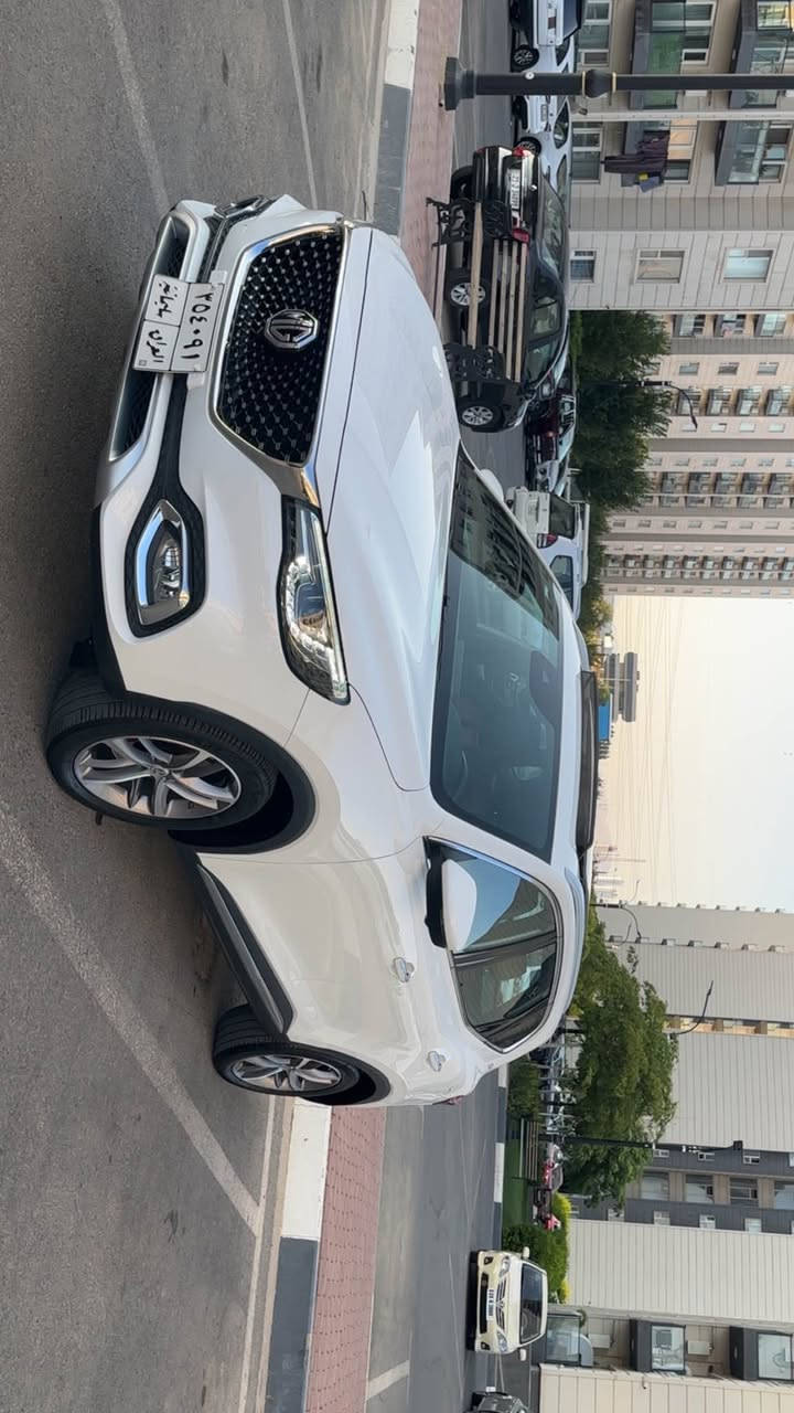 ئيم جي hs ٢٠٢٢ ترؤفي خليجي 
سفري شه ريكه مه كينه ٢٠ تؤربؤ
٤٠ هه زار روشتوه. دوو به سمه 
له سفريه وه لا ي خؤمانه  
فول فول مواسه فات 
ناو سور. كاميراي ٣٦٠. پانوراما. ده بل ئه كسل
كوشن كاره با. ناڤيكه يشن. سنوق جه ك 
سپيري دانه به زيوه. گاعيه كانيمان را نه خستوه
جوار مؤدي ليخورين.  دوگمه ي سپؤرت 
زور مواسه فاتي تر........
كامل سيرڤس مان كرده 
تايه ي تازه. باتري تازه.  روني مه كينه تازه
بانسي تازه. بي ته قه و ره قه 
گيرو مه كينه به شه رت 
بي بوياخ بي سارد بي ته رزه بي كرانه وه
دوو په نجه قوپاوي هه يه به سنوقه كه يه وه
باقياتي به شه رت هه موشتيكي 
سه نه وي تا مانگي ٥ ي ٢٠٢٧ تازه يه 
له سليمانيم 
*********** 
سعري ١٣٧ وه ره قه و معامه له يه كي كه ممم السليمانية, العراق
