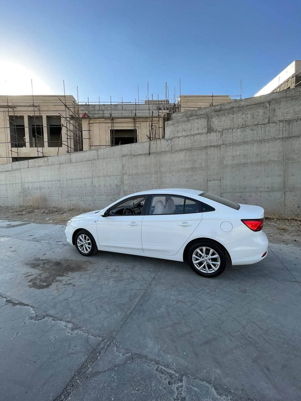 MG 5 2024
Standard plus 
20 km ڕۆشتووە
بۆیاخی نییە سارد و شوختی نییە
بەناوی خۆمەوەیە
نرخی یەک دەفتەر مەجالێکی زۆر کەم ی تێدایە
لە سلێمانیم
***********
