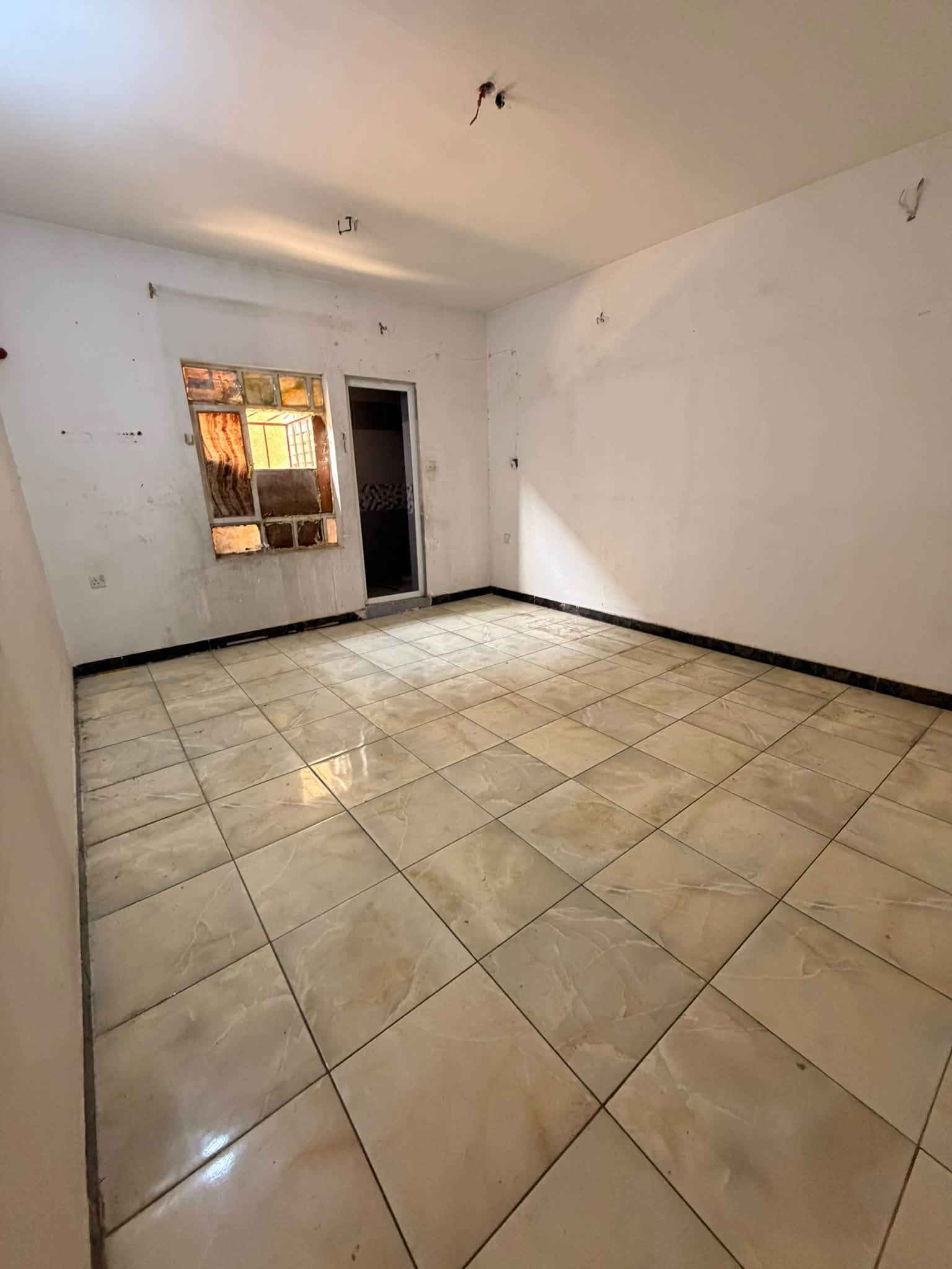 🏠 دار للإيجار في السيدية
📐 المساحة: 200 متر
🛏️ غرف نوم عدد 4
🛋️ صالة
🍳 مطبخ
🚿 خدمات
🚗 كراج كبير

📞 للتواصل: 
0785010066
