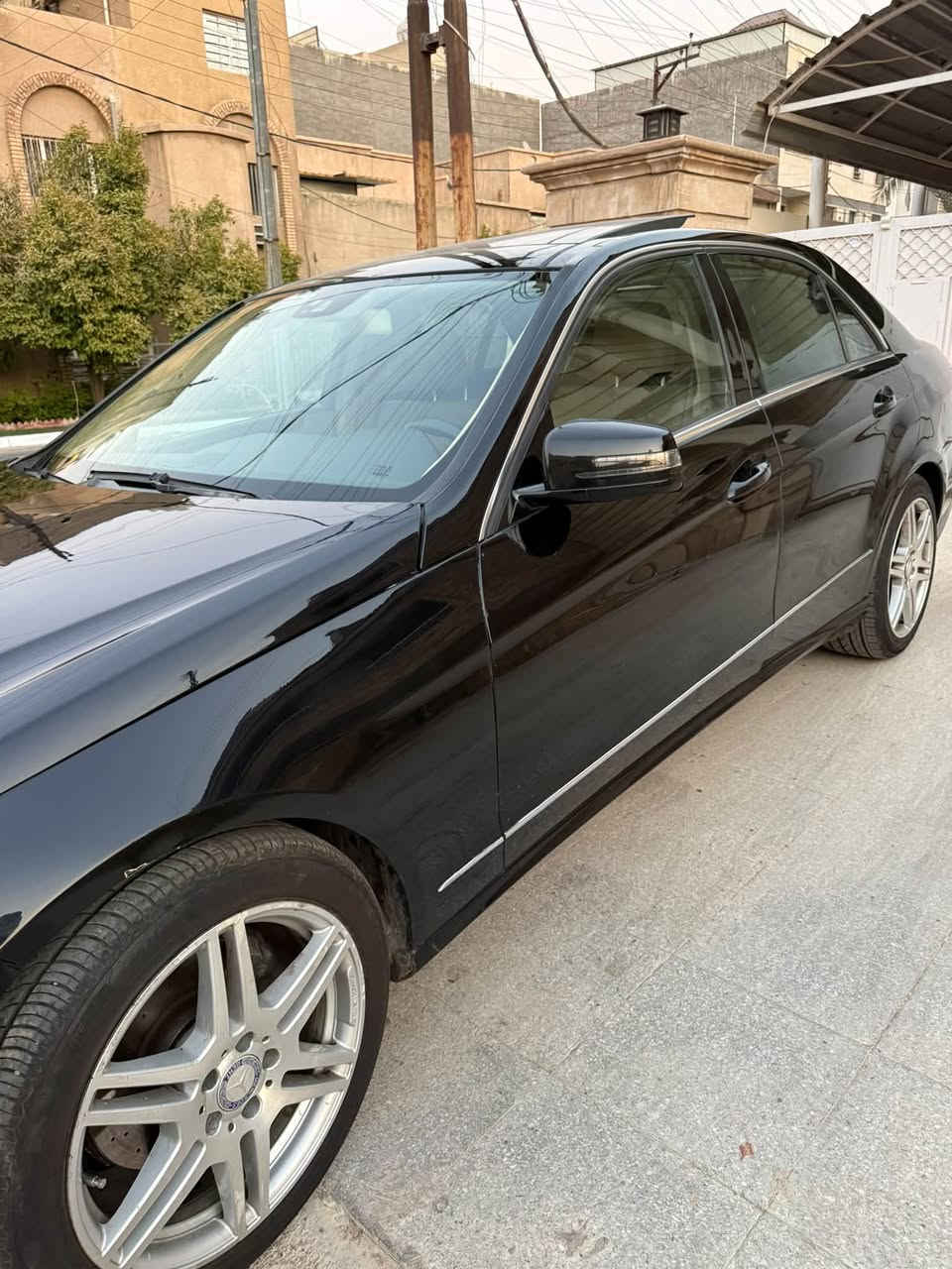 السلام عليكم للبيع او مراوس مارسدس E350 موديل 2010 خليجيه محرك 6 سلندر كير مكينه تبريد صدر تخم تاير كله كامل السياره بدون نقص فول مواصفات بنوراما داخل بيجي حساسات 
 بردات خلفيه بلاد ماشيه 145 الف كيلو رقم بغداد الجديد بسمي هزه جديده السعر 135$ وبيهة مجال مكاني بغداد اليرموك للاتصال ***********
