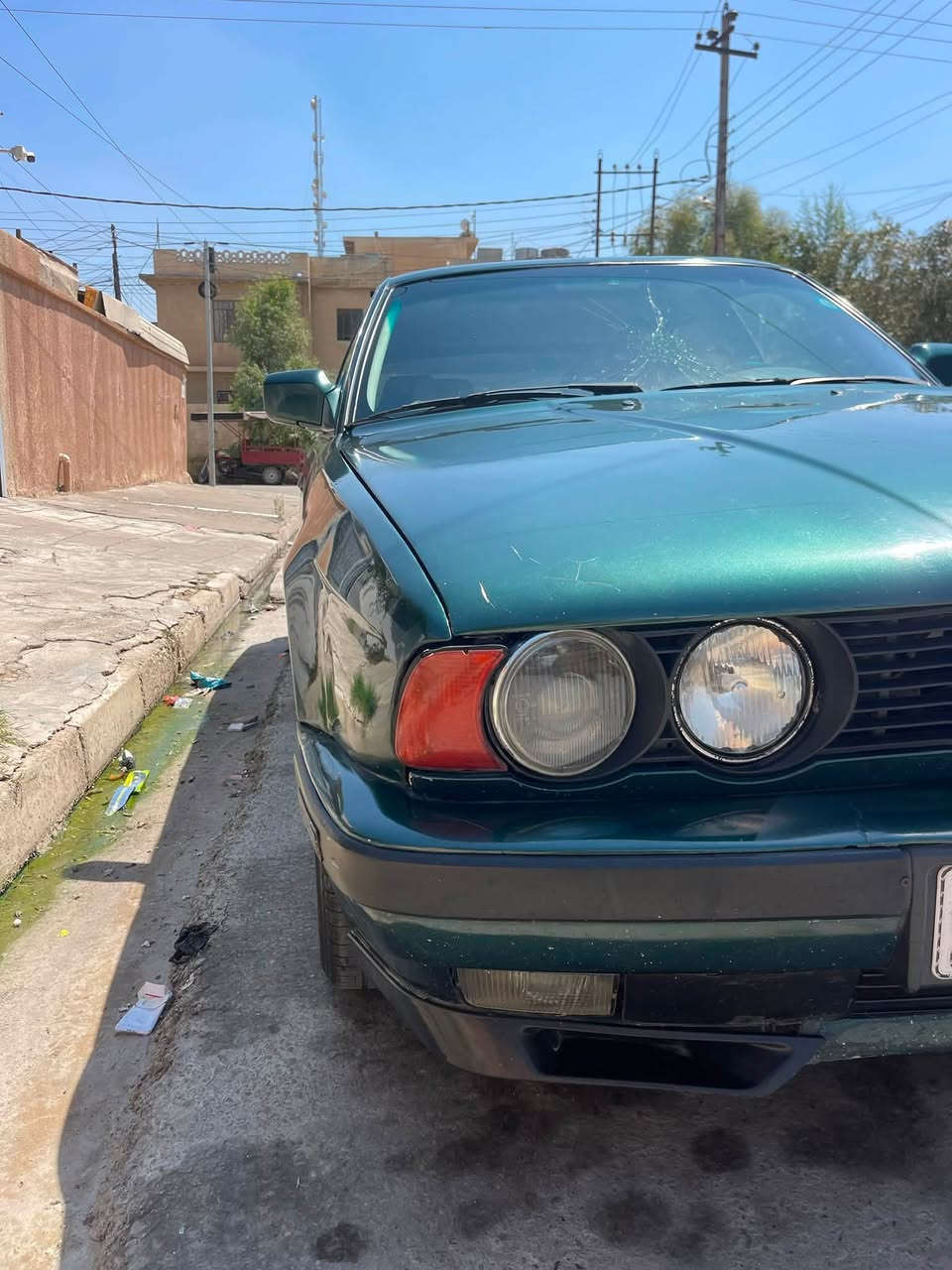 السلام عليكم بي إم دبليو للبيع 525i كبس حادثها الجاملع اليمين كابون ورقي رقم نينوى مسطره السعر 47 او بيها مجال للتواصل ***********

