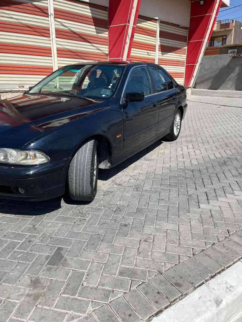 بي ايم بومة موديل 1998
سيارة بدون ضرر
سبخ عام لل جمالي 
فول مواسفات بس مو سلايت 
تبريد و تدفية 
رقم كركوك بس وكالة 
ازا تحول لازم تدفع كمرك 
انتيك شرت تحويل وكالة 
كير محرك شرت 
تايرات نس عمر 
صدر امامي و خلفي جديد 
جام كهربا 
دبل كير عادي و اوتو سبورت
كشنات بلادي جلد 
سيارة مال جناي و جاهز 
سعر 60بيها مجال 
اراوس ويا تكسي 
***********
