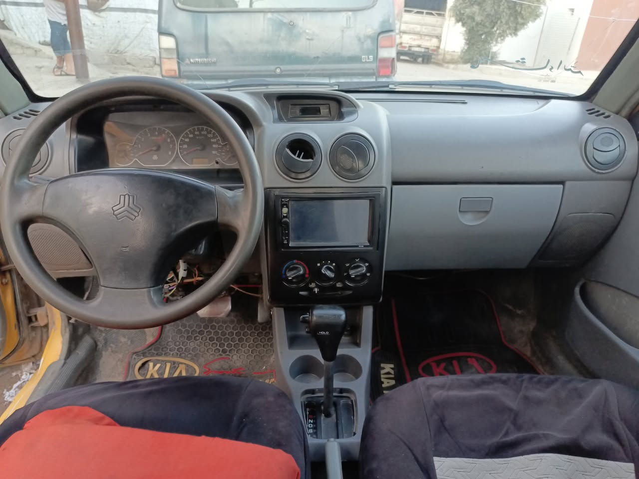 سياره سيبه لبيع نفخ وعليه هيئة ورقتين سعر ١٧ وبيه مجال قليل ***********
