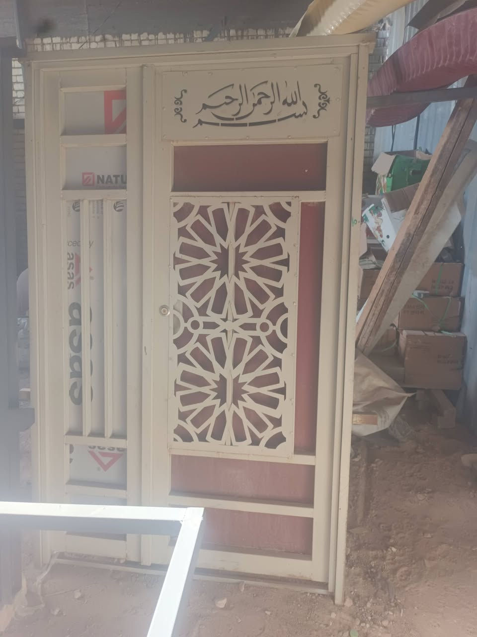 *********** باب خارج القياس 130في200 سعر 150 بيه مجال الطار جنل مكاني نجف ***********

نص مكتوب في الصور:
- باب خارجي قياس 130في200 سعر 150 بيه مجال مكاني نجف