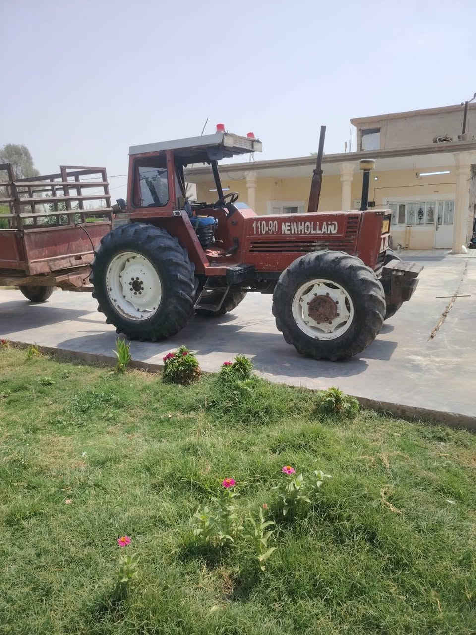 للبيع فيات110كشفة رقم وسنويةموديل 2000 مكينه مكفولة من الصبغ  ونضيفة جاهزة ع الكراب  مكان التركتر ديالى بس الشراي يتصل ***********
