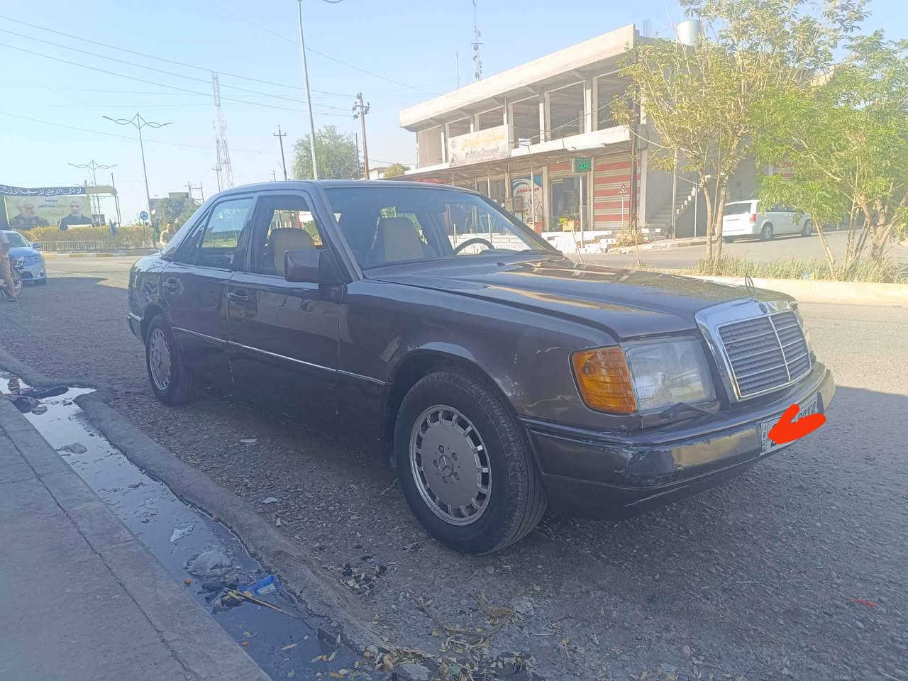 السلام عليكم للبيع
مرسيدس دب موديل 93
محرك 4سلندر ام عيون
رقم موبايل ***********
مكان كركوك 
سعر 50وبي مجال كركوك, العراق
