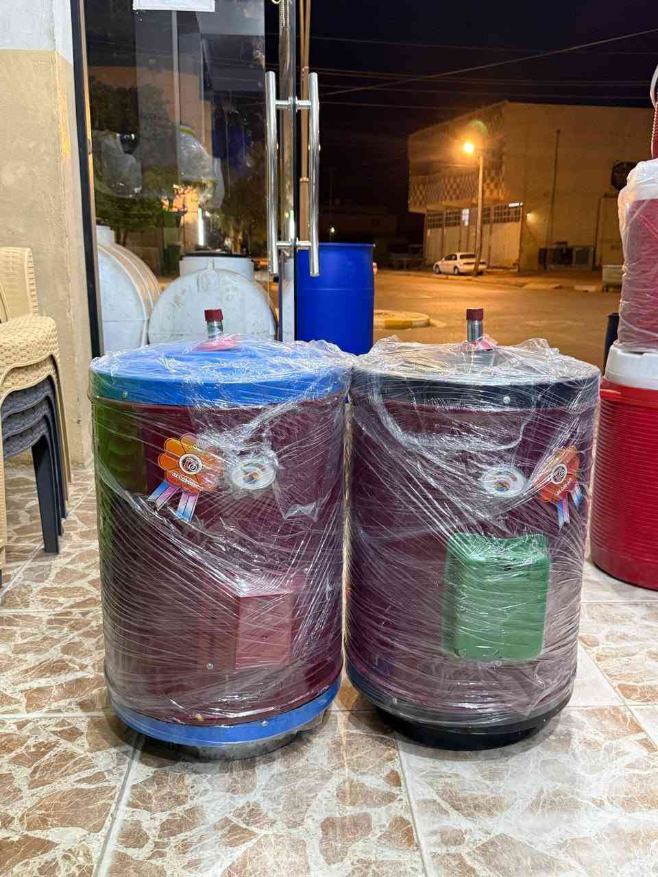محلات الحاج خليل كريكش هيت شارع السكلات قرب السيطره
الهاتف /***********
يوجد لدينا سخانات الطحان واحد ملم 
1/ ١٦٠ لتر السعر ٦٠ جمله
٢/ ١٢٠ لتر السعر ٥٠ جمله
٣/ ٨٠ لتر السعر ٤٠ جمله  
٤/ ١٦٠ لتر السعودي ٢ ملم السعر ١٠٠ جمله 
٥/ ١٢٠ لتر السعودي السعر ٩٠ جمله 
ملاحظه المفرد اضافه ٥,٠٠٠ الف

