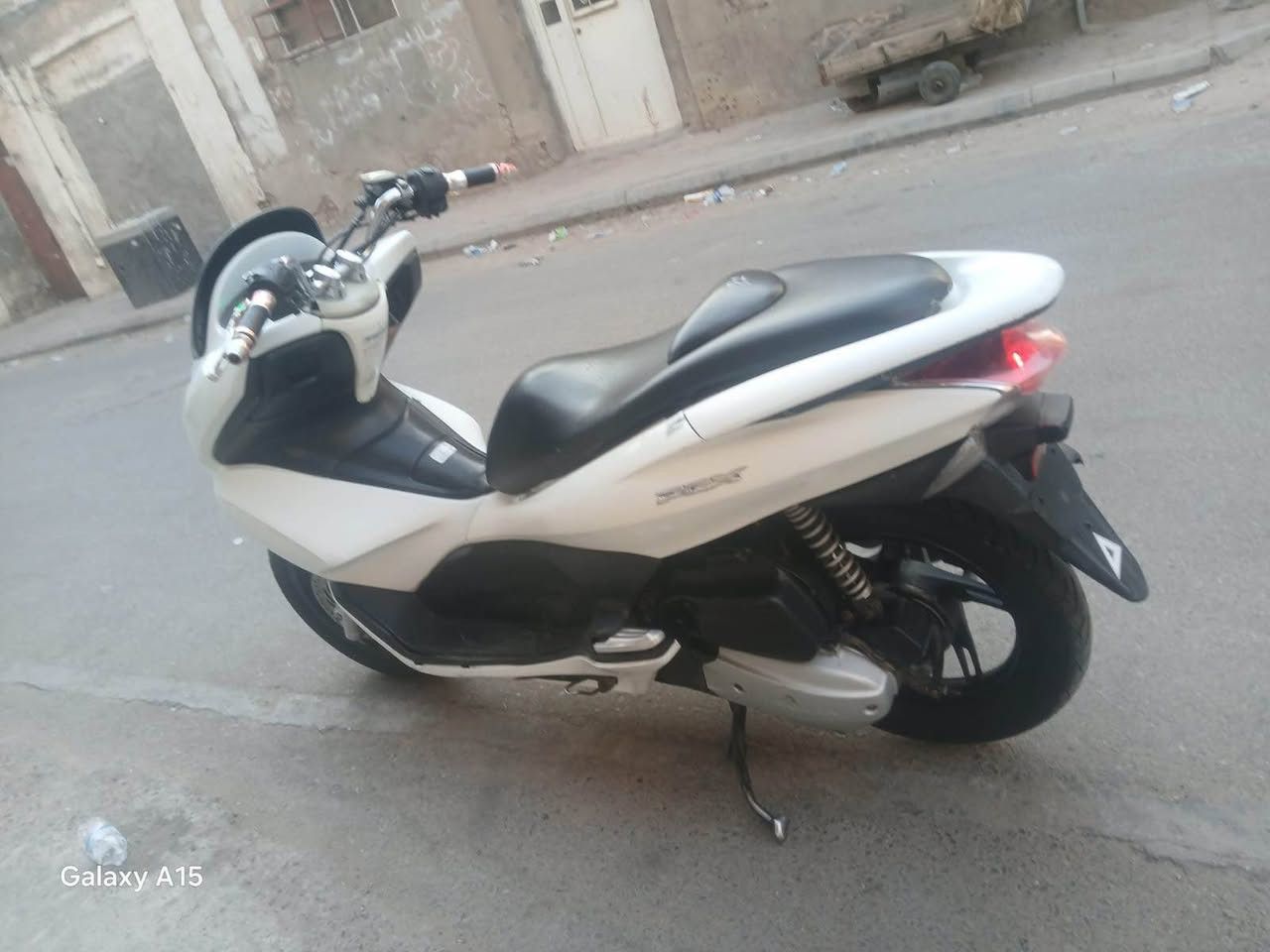 دراجة  (PCX)(جيل الاول )🛵 للبيع ياباني ماشيه 24 الف حقيقي 
دراجة مال رمبه مكينه ناعمه برغي ممفتوح بيهه شلعه معدل كهربائيات كلهه شغاله بشرط علفحص 
دراجة جديده بلاديه 
أي نقص مابيهة
جيب فيتر وتعال افحص السعر مليون و450 
العنوان بغداد الكرخ   الاستفسار الاتصال على الرقم 📞 *********** بغداد, العراق
