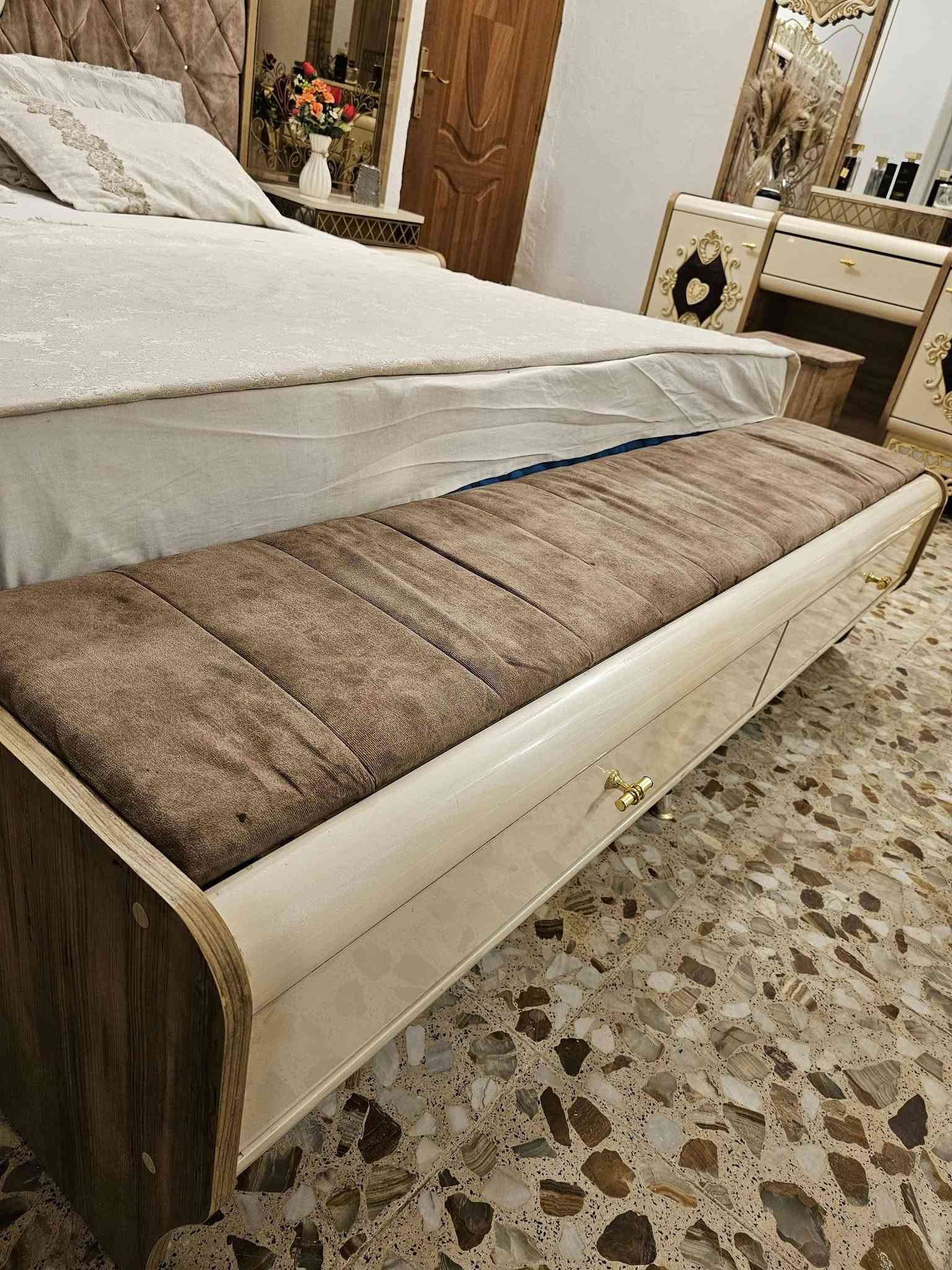🛏️ غرفة نوم خشب تركي – 8 قطع
📌 متوفرة الآن

💬 للإستفسار بغداد ***********
