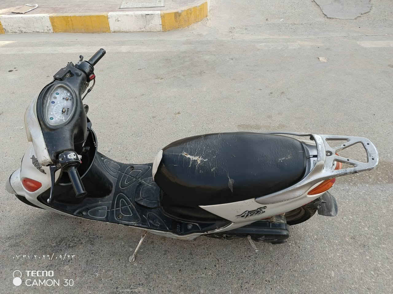 دراجة اكزز 100 للبيع
دراجة نظيفة و كاملة  معدل فول بس نهضه ضعيفة 
بسعر ٣٠٠ وبيه مجال 
*********** واتساب

نص مكتوب في الصور:
- ٠٧:٣٠ ٢٠٢٦/٠٩/٢٣ TECNO CAMON 30
- ٠٧:٣٠ ٢٠٢٦/٠٩/٢٣
- TECNO
- CAMON 30
- ٠٧:٣١ ٢٠٢٦/٠٩/٢٣