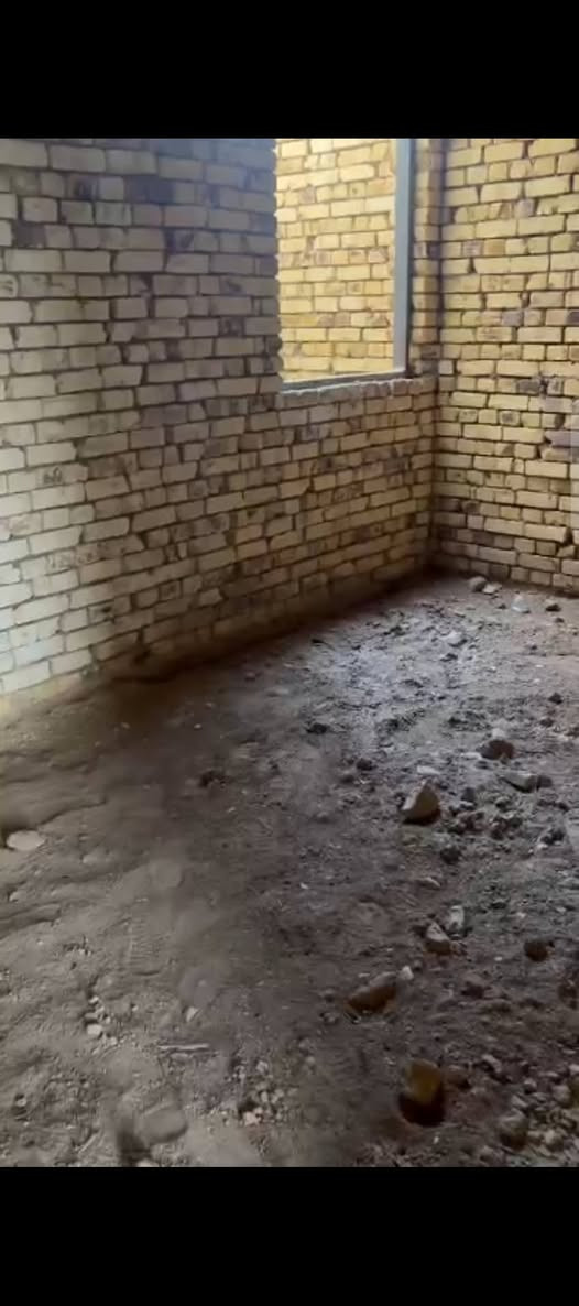 بيت هيكل زراعي 200م واجهات 10نزال20 طابوك درجه اولى كونكريت استقبال صاله غرفتين صاله ثانيه مطبخ طارمه منور صيحات 2حمام واحد درج ستاره شارع 10م ماي گهرباء عامه العنوان مقابيل سجن الصلاحي گبل التواصل *********** ناصرية, ذي قار
