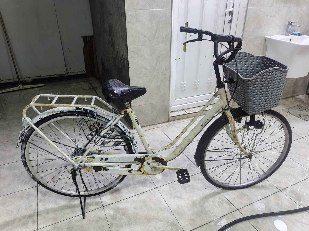 بايسكل ياباني حجم 26اصلي شغال من كلشي بس اجوابه مزرفه للاستفسار ***********
