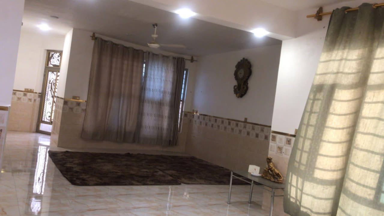 بيت للبيع بمساحة 200 متر 
الواجهة 10م × النزال 20م
طابق ونص – بناء حديث
📍 الموقع: سبع البور، منطقة الألف، على شارع 40 مباشرتا ، مقابل الضباط
🛏 يحتوي على:
▪️ 3 غرف نوم
▪️ استقبال 
▪️ مطبخ
▪️ هول
▪️ 3 حمّامات
✅ الدار جاهزة للسكن

📲 للاستفسار والمعلومات:
☎️ ***********
📱 واتساب: ***********
📱 واتساب: ***********
