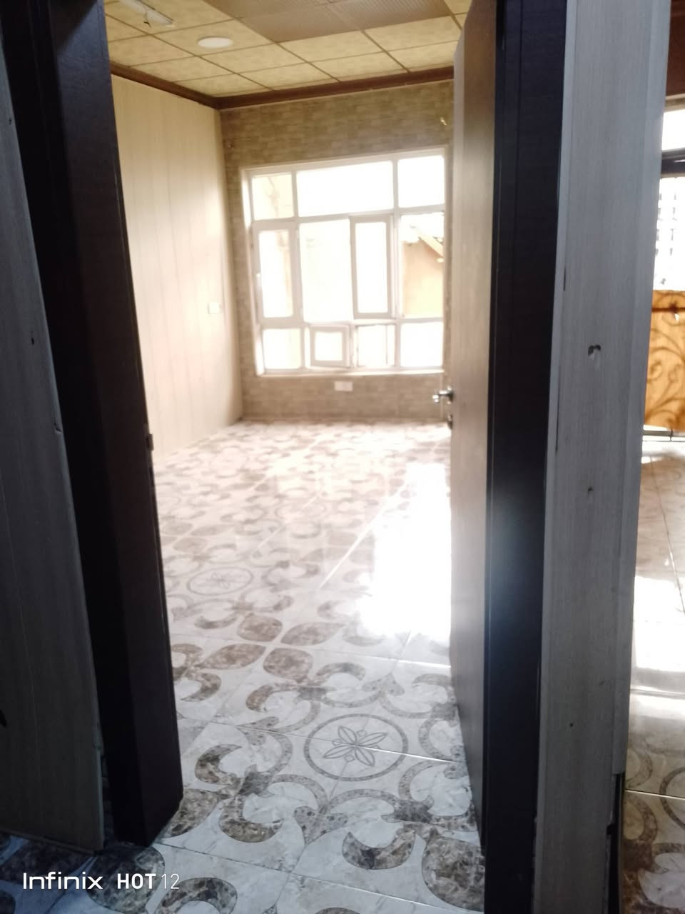 للايجار • ١٠٠م • خلف ديكورات كركوك