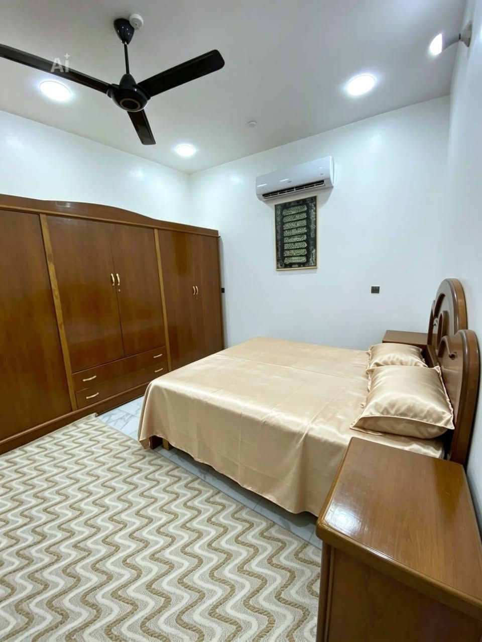 ✨ دار حديث VIP للبيع | ملك صرف زراعي ✨

📍 بيت سعود | مناصفة والسند 25 📄
🗓️ بناء 2025 | طابقين | استلم واسكن فوراً 🔑

📐 مواصفات الأرض:
📏 105م² | واجهة 8.5م 📐 
📏 نزال 12.75م | شارع 6م 🛣️

🏡 تشطيب VIP سوبر ديلوكس:
🛏️ 5 غرف نوم ماستر 
👑 صالة استقبال ملكية + جبسن بورد + إنارة مخفية ✨
🍳 مطبخ أمريكي VIP مجهز بالكامل 
🚿 3 صحيات سيراميك إسباني 
🪜 درج مرمر طبيعي + محجر ستيل وكريستال 💎
❄️ تبريد سبلت + سبوت لايت + سيراميك درجة أولى 

💰 السعر: 230 مليون دينار 
🤝 قابل للتفاوض للجادين فقط 
🚫 معتذرين من الوسطاء

📞 *للمعاينة الفورية:*
🏢 شركة أصل الجوهرة للعقار والمقاولات
👤 بإدارة: أوس وياسر البحراني 
📱 ***********

🔔 تابع الصفحة حتى توصلك العروض أول بأول 🔔

#دار_حديث_VIP #بيت_سعود #ملك_صرف #السند_25 #بناء_2025
