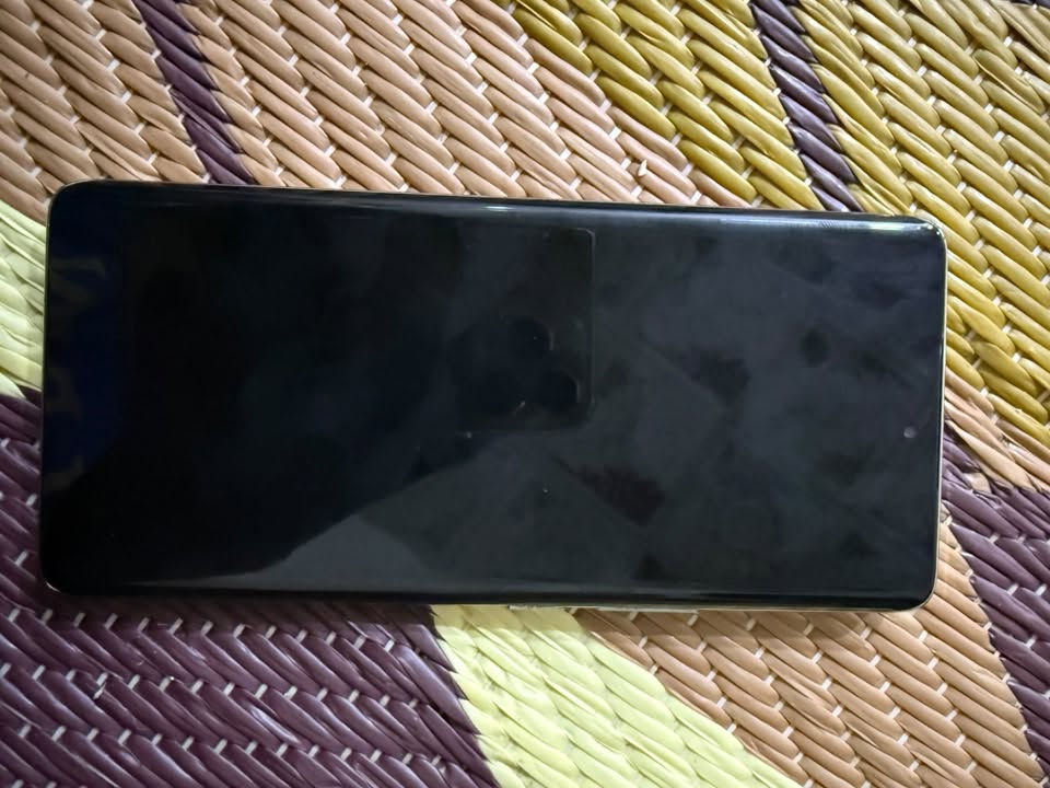 هونر x9cموبايل نضيف كلش وياه شاحنه سعر ٣٠٠وبيه مجال عنوان النجف مراسله على رقم***********

