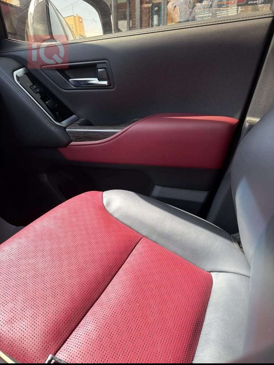 سلام عليكم
لاندكروز VX.R خليجيه اخت الزيرو
6سلندر تون تيربو 
ماشيه (٣١ كيلو  )
لونها اسود دواخل لكزز لون احمر 
فول فول موصفات للاخير 
كفاله عامه 
سعر ٩٥٠ ورقه 
يعني تسع دفاتر وخمسين ورقه
مكان سياره البصره 
رقمي ***********
