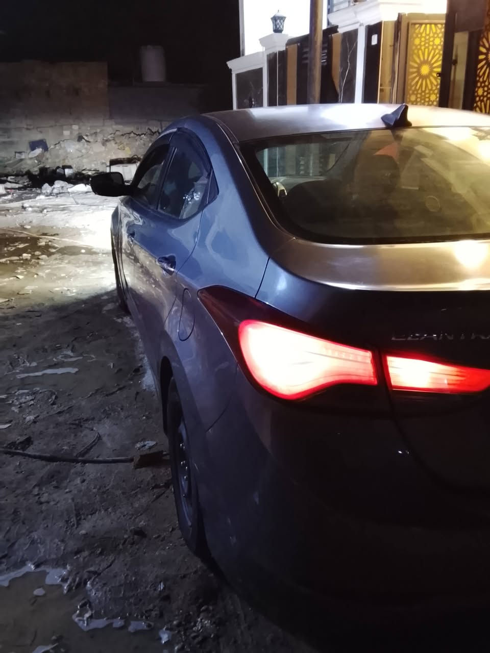 السلام عليكم النترا موديل 14 وارد امريكي محرك دوش 2000 كير محرك خير من الله ما بيها دواخل سياره باسمي 
سعر السياره 83 المكان بغداد رقم الهاتف ***********
