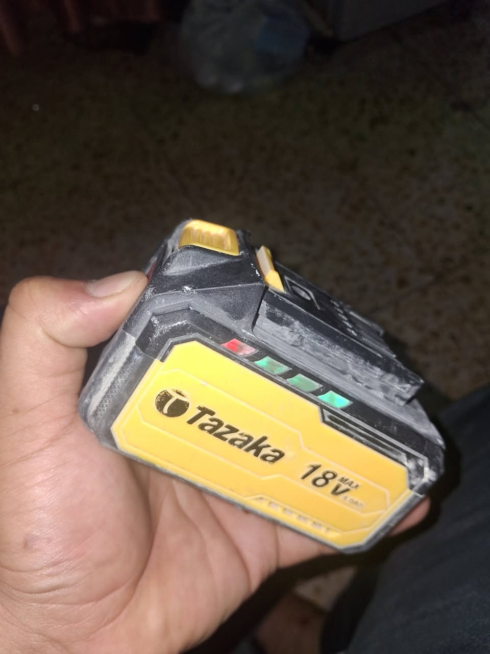 سلام عليكم عندي بطاريه من شركه تازات هيه ول شاحنه مامستعملات شي قليل الي يحب هاذ رقمي وشكرن *********** اصليات مو تقليد
