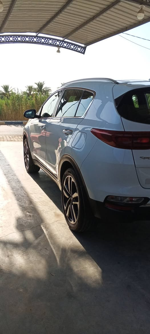 كيا سبورتج 2021 خليجي للبيع (مال جناي)
• نوع السيارة: كيا سبورتج (Kia Sportage)
• الموديل: 2021
• المواصفات: خليجي
• المحرك: 2000 دوش (DOHC)
• المسافة المقطوعة: 90 ألف كم
• الرقم: بغداد الدولي (السيارة باسمي، متوفر تحويل سنوي أو وكالة حسب رغبة المشتري)
حالة البودي (حسب السونار المرفق):
• السيارة بحالة ممتازة (كانت استخدام امرأة).
• توجد تعديلات (بارد) في الأبواب الخلفية فقط، والسيارة ما شاء الله خير من الله وجاهزة للاستخدام.
الموقع والسعر:
• المكان: واسط - قضاء الزبيدية
• السعر: اكتب كلمه تم وسيصلك مباشره بالرد الالي 
للاستفسار والتواصل:
💬 المراسلة على الخاص أو عبر الواتساب: ***********
