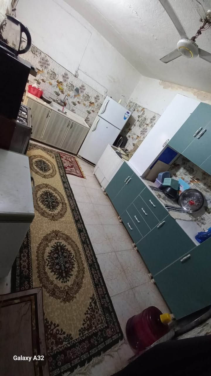 دار للبيع الموقع حي اور الثانيه
100 متر خلفي 
بناء بلوك وطابوگ 
عگاده .
ماي ومجاري وخدمات كاملة وتبليط بباب البيت موقع كلش حلو .السعر مناسب للاستفسار الاتصال ***********

نص مكتوب في الصور:
- Galaxy A32
