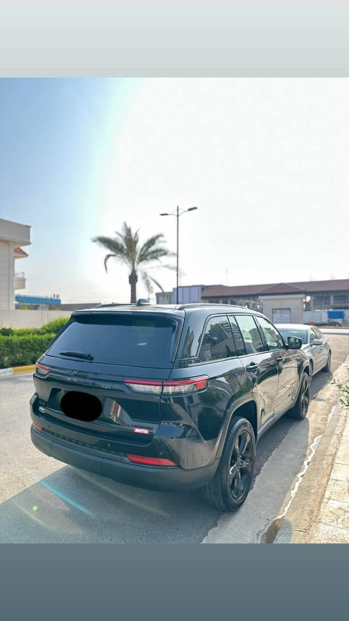 jeep grand cheroke 
2023
black top 
4 قطع سبوغ بدون ایرباگ بدون داخلی
4 پارچە بەبێ ژورێ بەبێ ایرباگ
یەک دینار موسرافی تێدا نییە 
هەموو قەلبی بەشەرت
*********** أربيل, العراق
