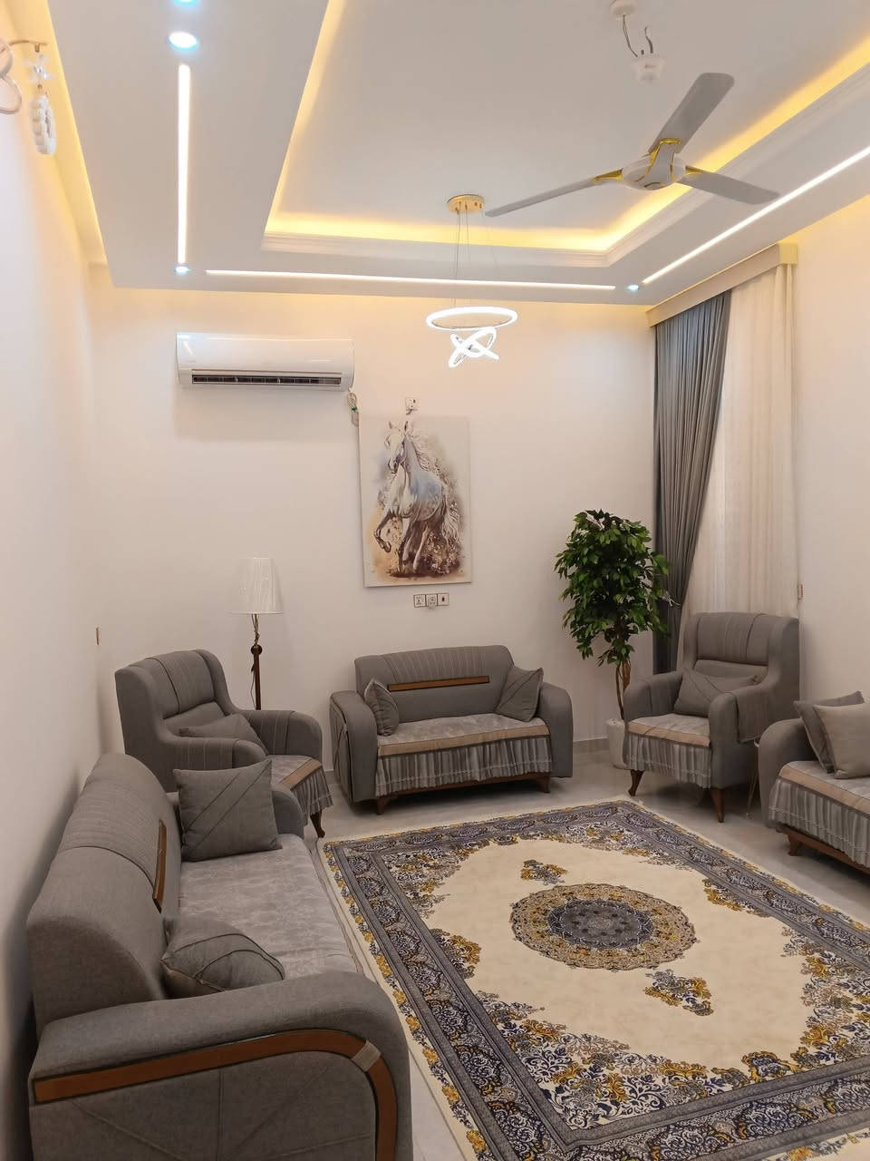 🏡 دار للبيع – فرصة مميزة للسكن

📍 الموقع: الجربوعية الرابعة (5000) – خلف مكتب الناصح مباشرة
🆔 رقم العقار: 5111

✅ حر وغير مطلوب
📐 المساحة: 200 متر²
🏗 سنة البناء: 2026

🔹 طابق واحد جاهز للسكن، ويتكون من:

- غرفتين
- كيلدور
- صالة
- مطبخ حار وبارد
- براني
- صحيات داخلية وخارجية

⭐ بناء درجة أولى بإشراف هندسي مع تشطيبات ممتازة وجودة عالية.

📞 للاستفسار والاتصال:
📱 *********** – حجي ستار الظالمي
📱 *********** – محمد ستار

📍 عنوان المكتب: سوق القشلة
🏢 مكتب العدالة للعقارات
