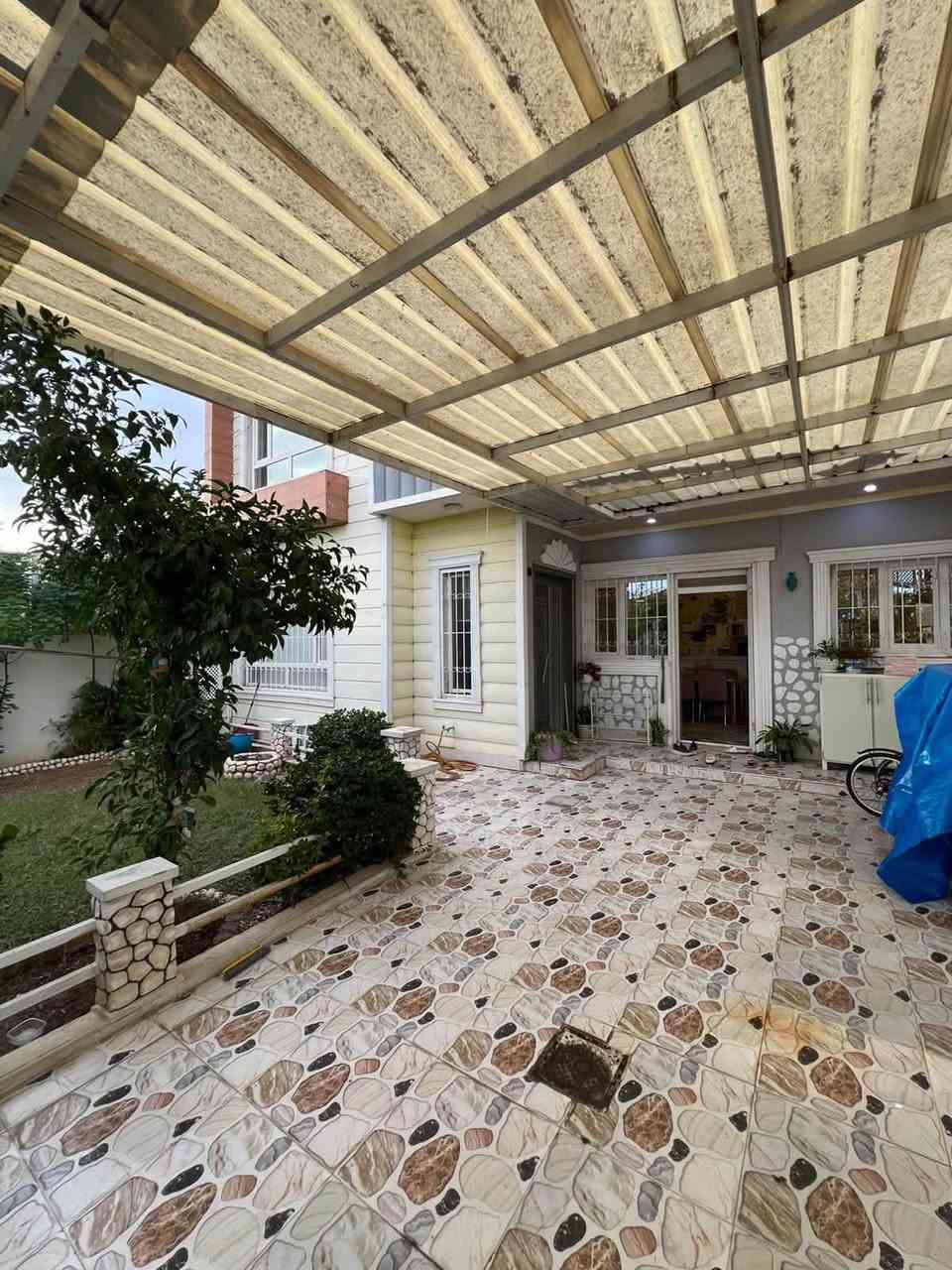 🔥بيت للبيع – أربيل | مجمع هةولير ستي 🔥
🏠 مساحة 200م²
📍 ركن على شارع سايتين 30
🛏️ 4 غرف نوم
🛋️ صالة + استقبال
🍳 مطبخ
☀️ منظومة طاقة شمسية
❄️ البيت بالكامل دكتات مبردة

💰 سعر جداً مناسب ومقارنة بموقع ومواصفات البيت فرصة مميزة.

📞 للاستفسار والحجز تواصل ويانا
***********
***********
