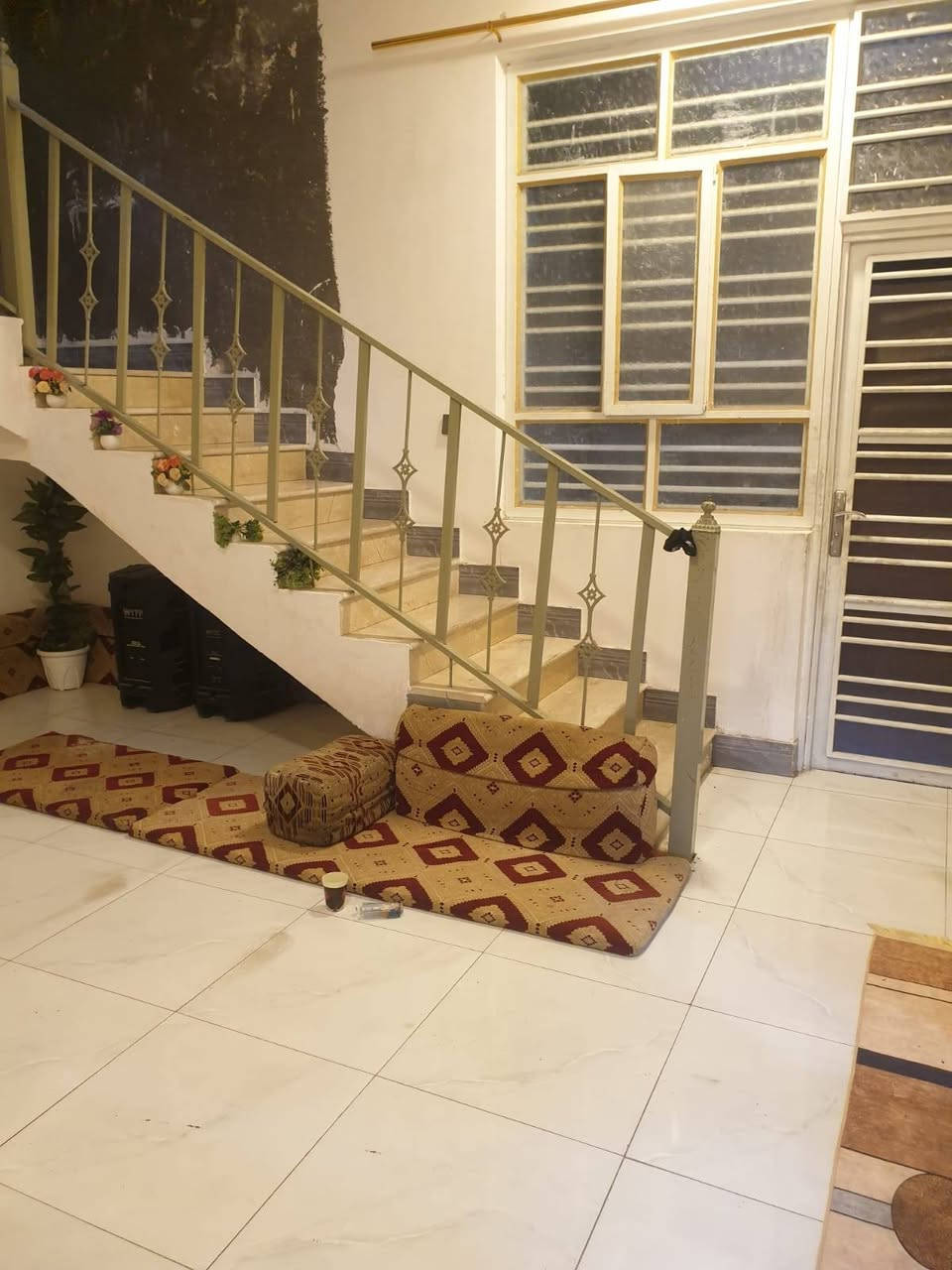 سلام عليكم بيت للبيع مدينة الصدر قرب حسينيه الامام المهدي مساحه ١٢٥م  طابقين اربع غرف  الاول كامل والثاني عوزه ارضيه وبياض  مطلوب اسكان ٤٥ مليون *********** 
 ***********
