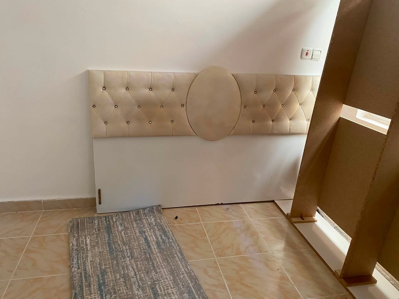 غرفە نوم للبیع
میز توالیت+ کومیدیات+کانتور + سیسەم

سعرها ٢٧٥ الف مجال 

اربیل زیرین ستی طریق مسیف

***********

***********

