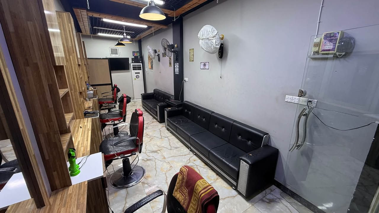 سلام عليكم اخوتي
صالون حلاقة للبيع بالكامل ، لعدم التفرغ بسبب ظروف صحية .
📍 الموقع : حي السكك – سوق الفاطمي / مجاور عمارة هدلة 

للأستفسار *********** .
