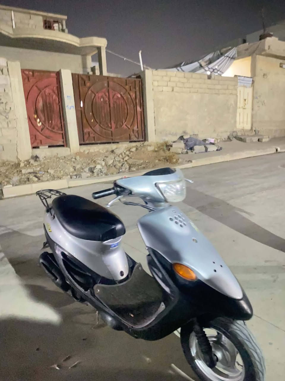 سلام عليكم مطور للبيع كلو شغال من عداا سلف   كلو بشرط  كفرات اصلي ابلادي ويرمنيته كلو بشرط محرك (مفتوح)مكان موصل جانب الايمن السعر 300بي مجال شي قليل   ***********  
***********
