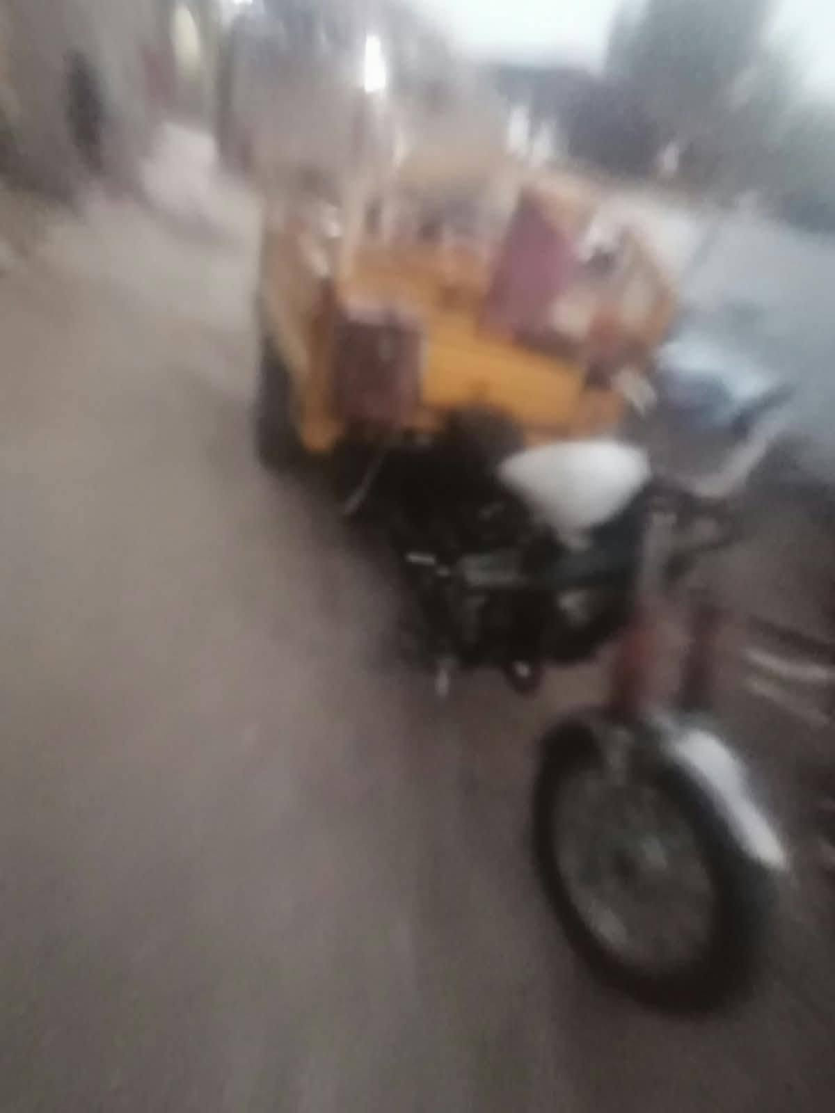 سلام عليكم ستوت للبيع ادوات فر س حلوه نظيفه محرك ما ابيها كهربائيات شغاله ستوته حلوه  بديه نضيف مكان  البصره  ابولخصيب سعر750بيه مجال قليل  ***********
