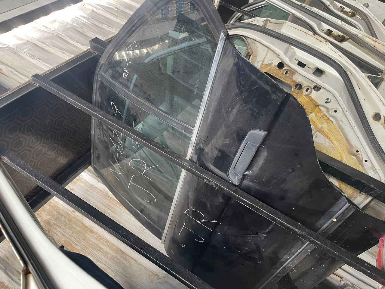 سلام عليكم بيبان بيم للبيع الشراي يتصل ***********وليد

