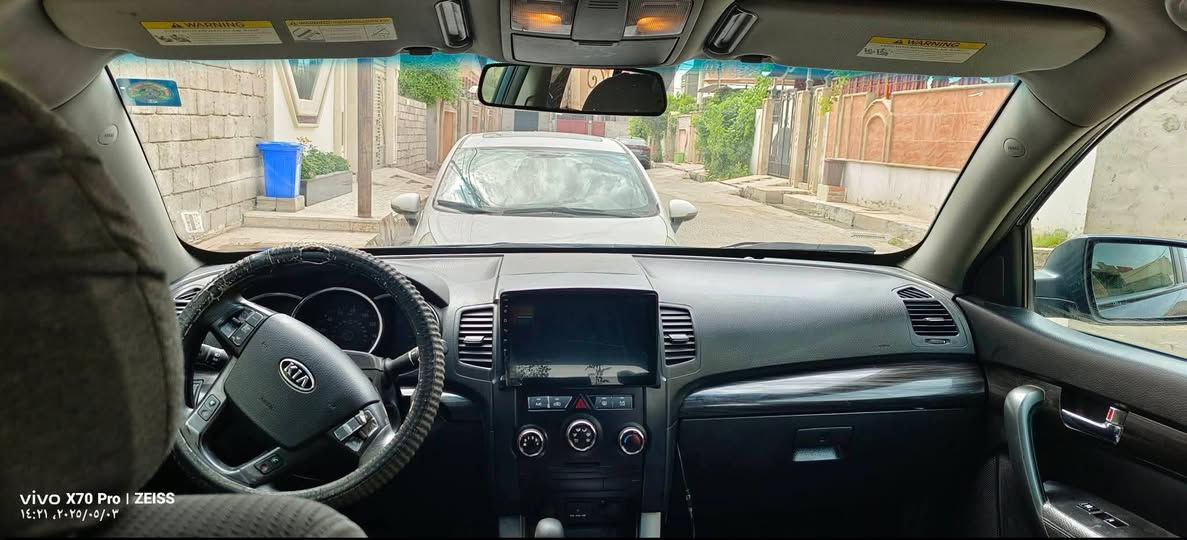 السلام عليكم
كيا سورينتو ٢٠١١
٧ راكب 
محرك ٣٥٠٠  
مبدل كازكيت فقط
٦ سلندر
ماشية 70000 ميل
بيها ضرر جاملغ الكدام اليسار وكم اصبع بالباب بخ توحيد لون 
سنوية جديدة باسمي 
رقم دولي جديد
كاميرا خلفية دوارة وشاشة 
تحكمات ستيرن
والسيارة كدام العين والسونار موجود
***********
