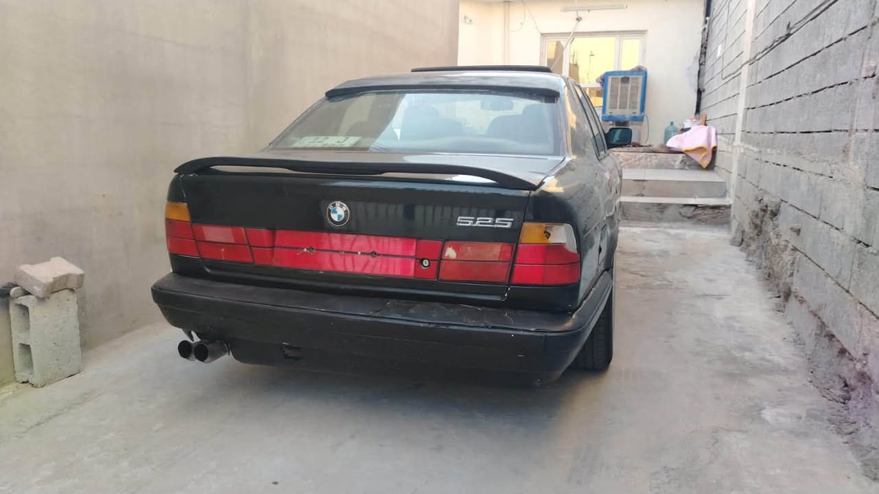 سلام عليكم بي ام  1993 525 كير عادي رقم موصل مشروع وطني سنويه جديده 2030 دفتر بانزين موجود كير محرك اكسل كامل شرط دواخله نظيفه تبريد شغال سياره فول فول سلايت تاخم تايرات و وياله جديده سياره قماره مكصوصه و يحتاج صبغ ابيع عل هذه حال و سعره مناسب حيل 38 وبي مجال حك جيه *********** ما اراوس بس ابيع مكاني كركوك
