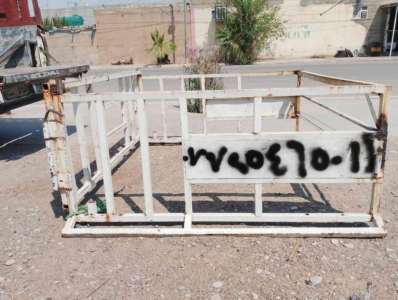 بەناوی خوایگەورە ،ئەم عەشیانەبۆفرۆشتن
چەمچەی نیسان دەبڵ سێ قولاب شتێیکی پاک 
بۆری ئستیلی نەشکاوی نەتەقی وی زۆرجوانەهەرلۆکە 
شوێین کلار ڕزگاری ***********
