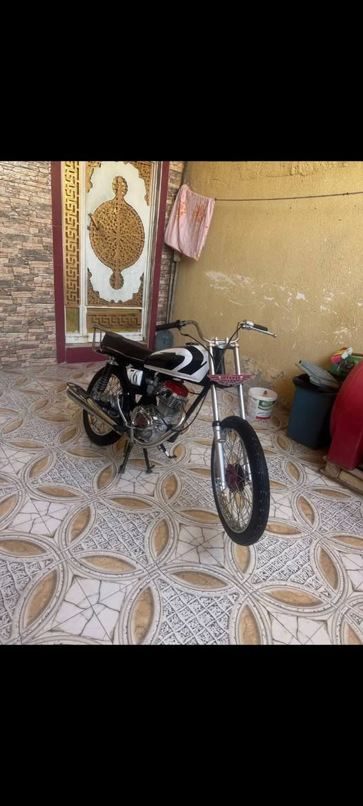 للبيع دراجه كلشي ما يحتاج اله محرك بل جيس ما مفتوح سعر خاص مكان قرنه شرش ***********
