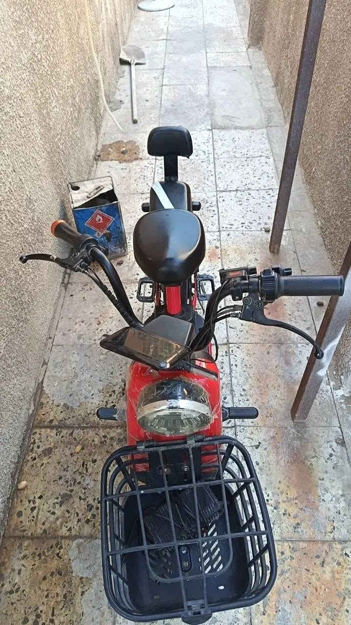 سلام عليكم
دراجه شحن نوع ريان حمره دراجه جديده موديل 2025 دراجه نقصها بس بطاريات 4 دراجه نضيفه وياها 2 سويج و مثبتت تلفون معا  شحن تلفون تجي وياها شاحنتها  تمشي 45 السرع 3 سعر الدراجه 350 وبيها مجال الرقم *********** مكان بغداد حي الجهاد والله الرازق🖤
